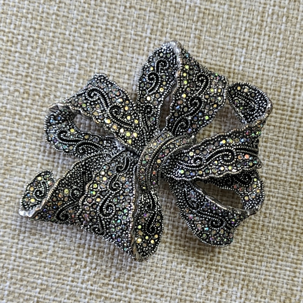 Premier Designs Pin/Pendant